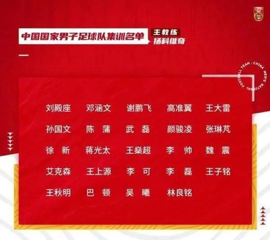 打闹追逐的校园小路，欢声笑语的悠长小巷，一直坐同桌的天真誓言，让每个人都瞬间回想起青春里的美好片段